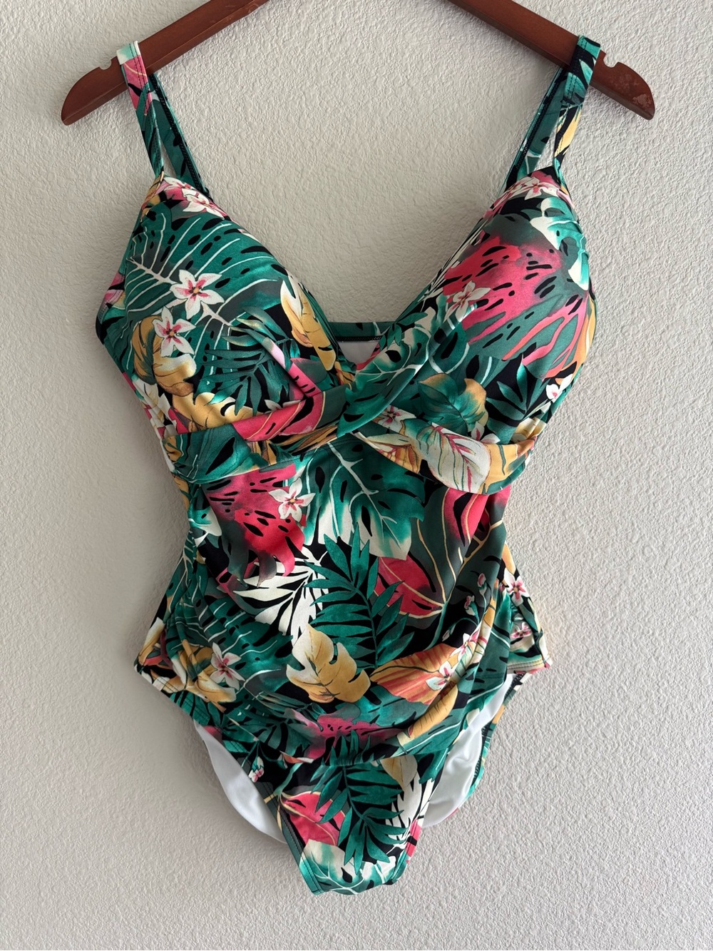 COCO REEF Enrapture Bra Underwire One Piece Swimsuit  34 E - Picture 3 of 10